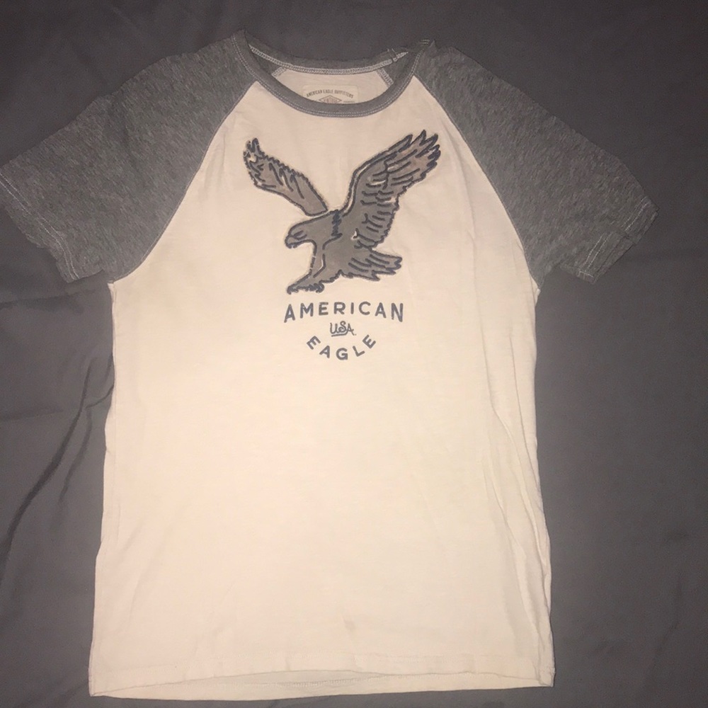 American Eagle Classic Fit Graphic Tee Small